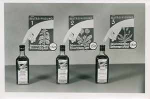 Werbung für Frischpflanzensäfte im Reformhaus