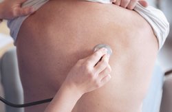 Bei Komplikationen zum Arzt